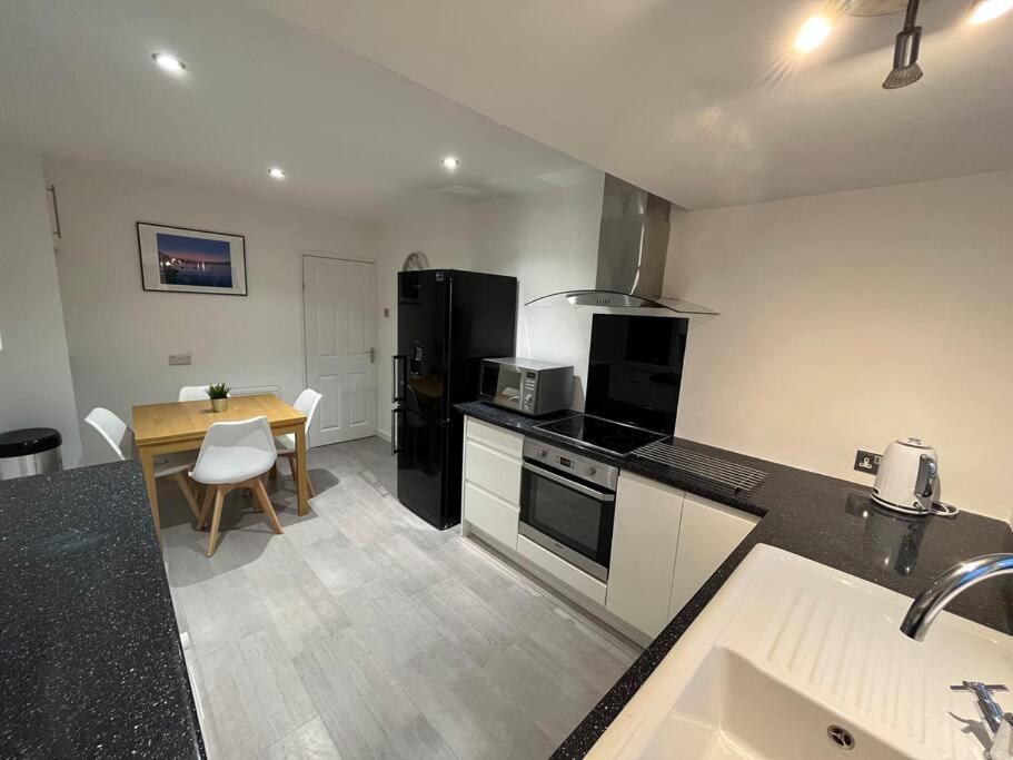 Idyllic Bungalow, Ideal Location In West Lancashire Burscough エクステリア 写真