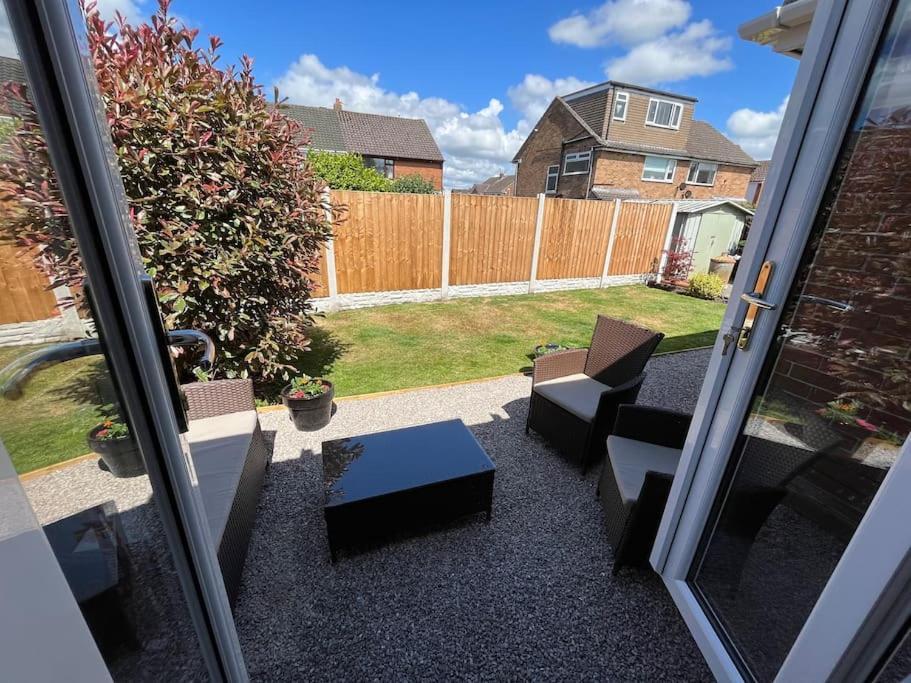 Idyllic Bungalow, Ideal Location In West Lancashire Burscough エクステリア 写真