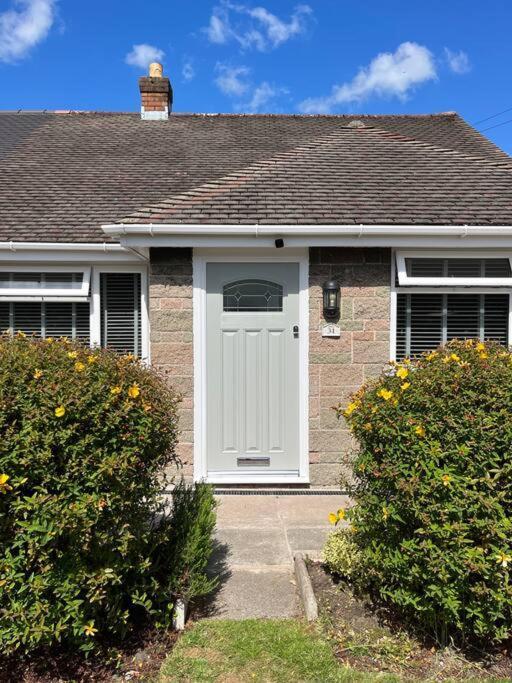 Idyllic Bungalow, Ideal Location In West Lancashire Burscough エクステリア 写真