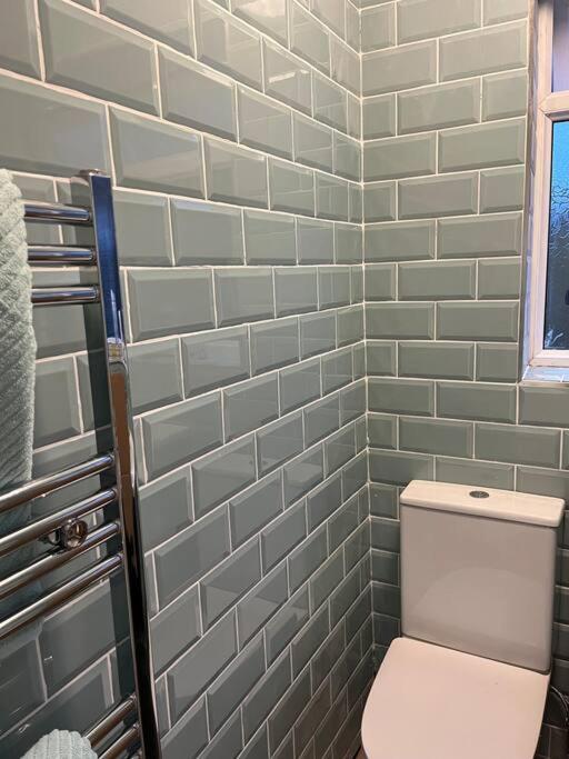 Idyllic Bungalow, Ideal Location In West Lancashire Burscough エクステリア 写真