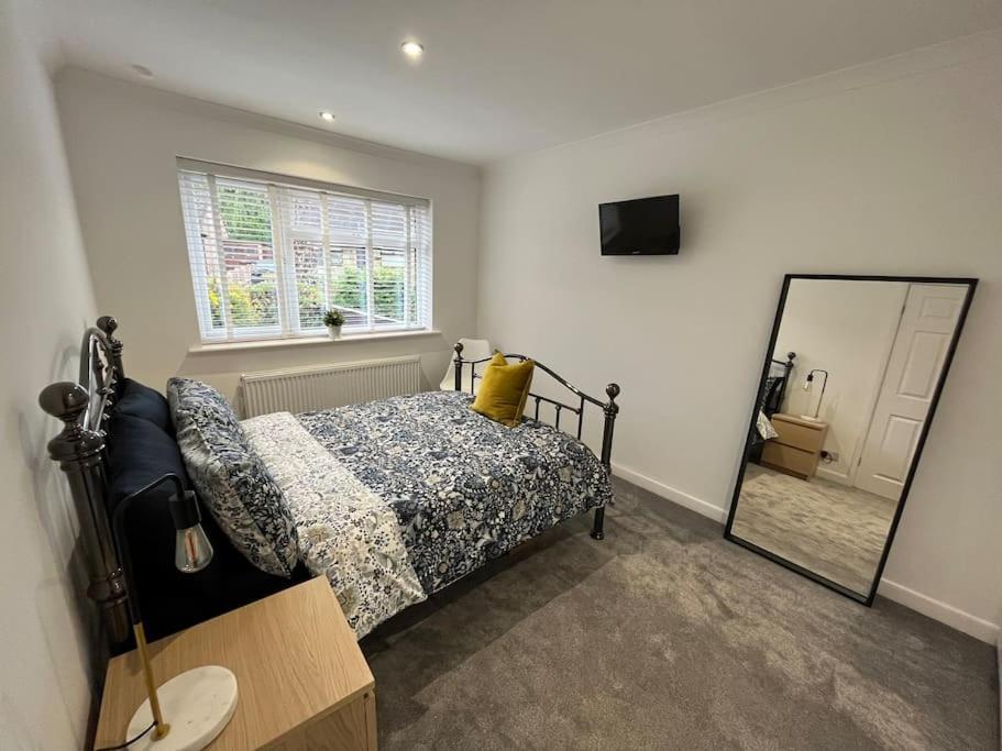 Idyllic Bungalow, Ideal Location In West Lancashire Burscough エクステリア 写真