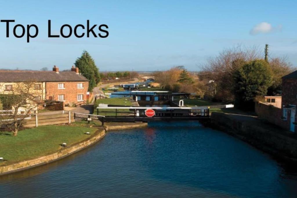 Idyllic Bungalow, Ideal Location In West Lancashire Burscough エクステリア 写真